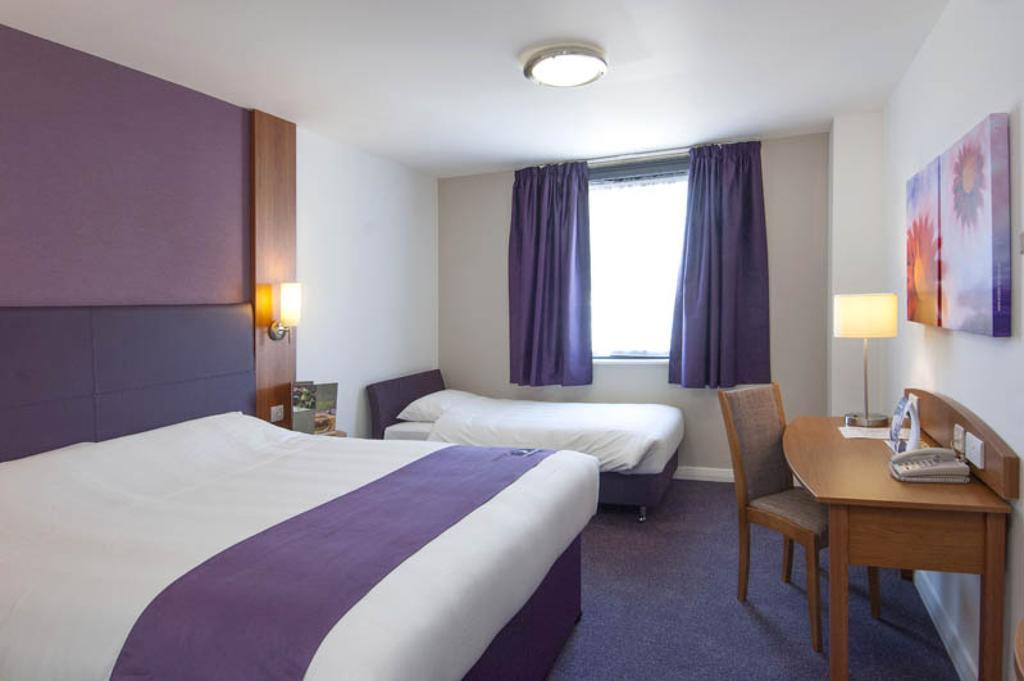 Premier Inn Newcastle - Gosforth/Крамлінґтон Номер фото