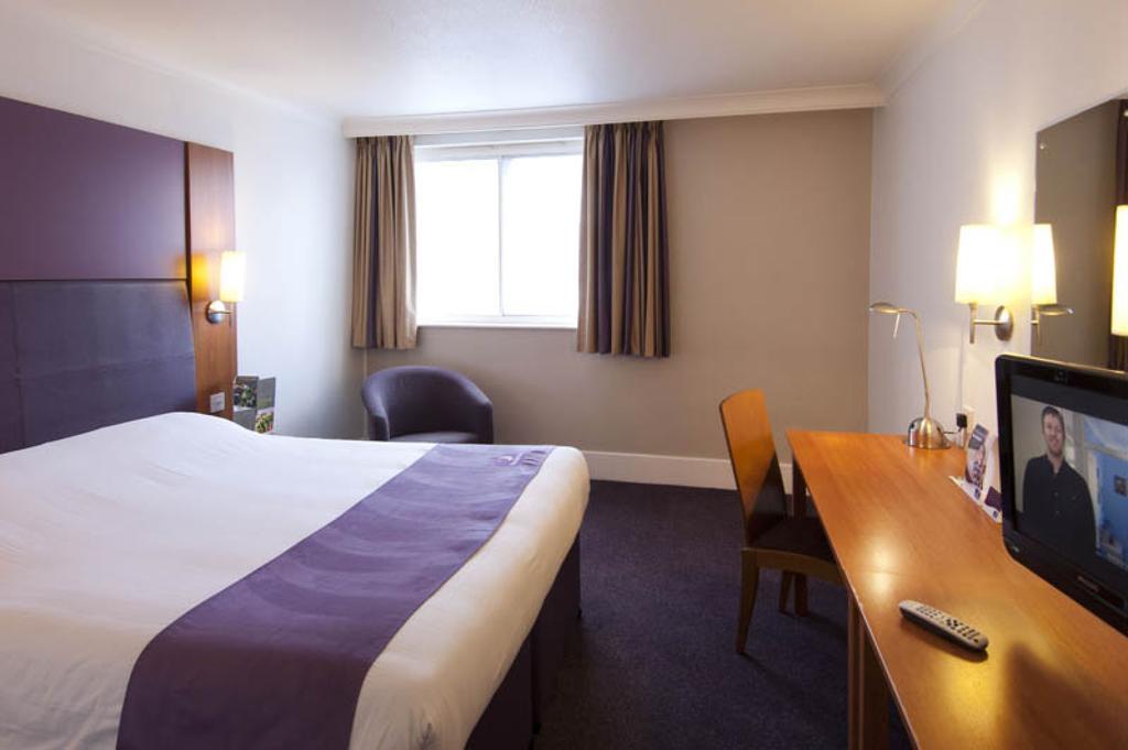 Premier Inn Newcastle - Gosforth/Крамлінґтон Номер фото